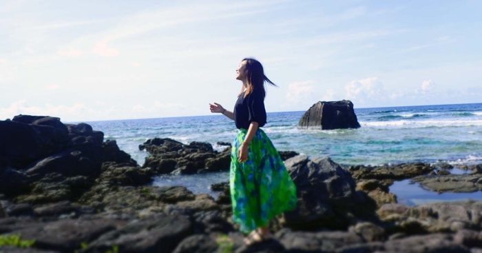 奄美大島でのマッサージやウェルネスリトリートの様子